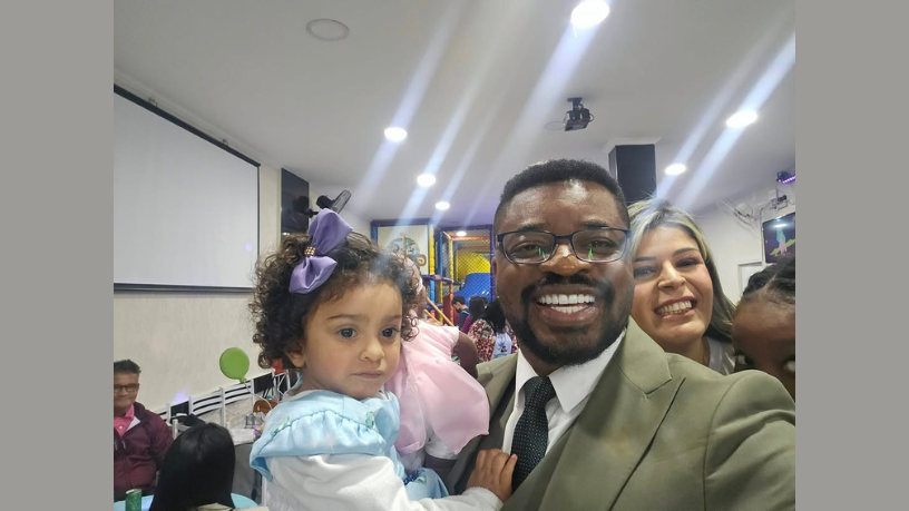 Oluwatosin Tolulope Ajidahun explica como distúrbios autoimunes podem afetar a implantação embrionária e o sucesso reprodutivo.