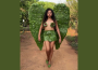 Com um toque de irreverência e muito estilo, Alessandra Araújo mostra o poder da moda ecológica — por Non Stop.
