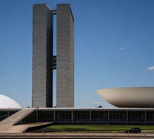 Brasil reforça soberania diante da política colonialista de Trump e amplia debate sobre autonomia internacional