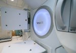Máquina de radioterapia de alta tecnologia em ambiente clínico