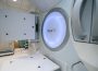 Máquina de radioterapia de alta tecnologia em ambiente clínico