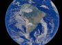 Imagem de satélite da Terra com foco na América do Sul, cercada pelo oceano azul.
